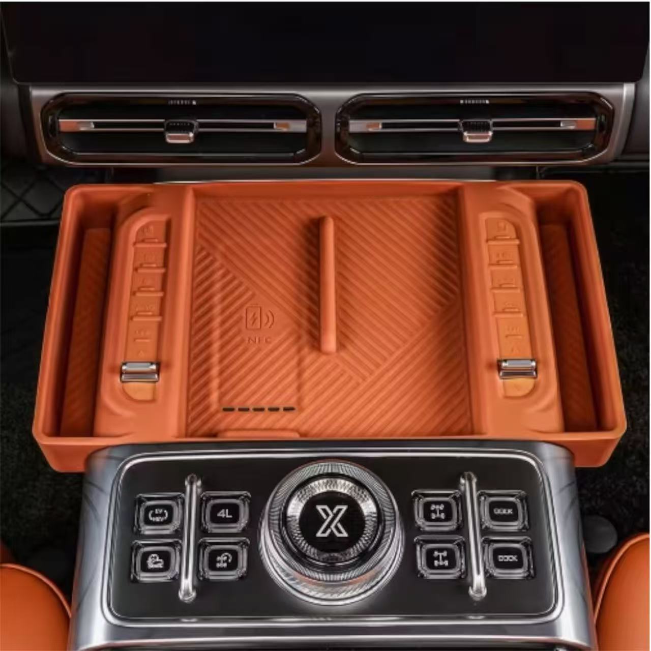 Wireless Charging Pad with Storage - Jetour G700 | ربلة شحن لاسلكي