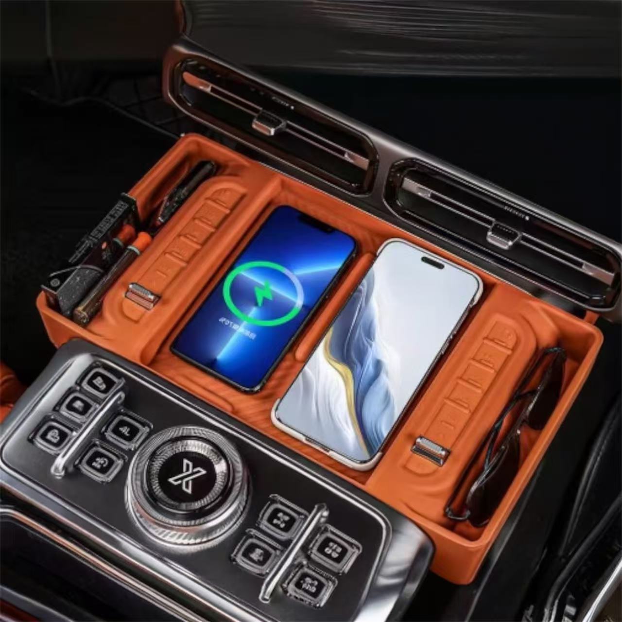 Wireless Charging Pad with Storage - Jetour G700 | ربلة شحن لاسلكي