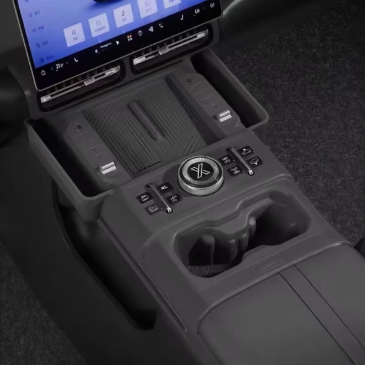 Full Wireless Charging Pad - Jetour G700 | ربلة شحن كاملة
