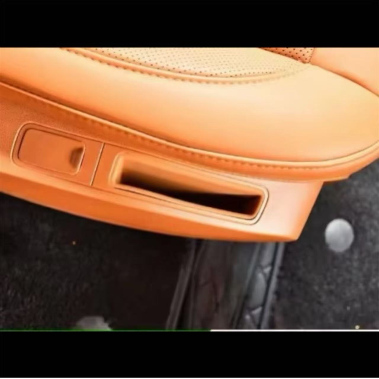 Second Row Storage Box - Jetour G700 | صندوق الصف الثاني