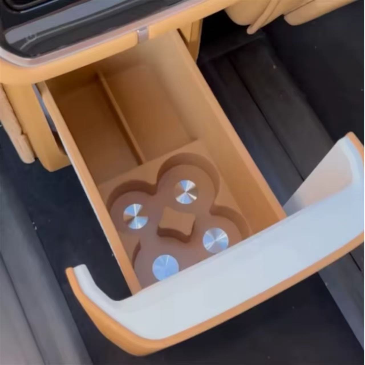 Zeekr 9X Fridge Silicone Mat | ربلة ثلاجة زيكر 9X