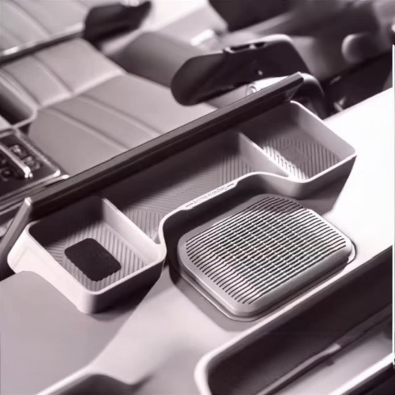 Screen Rear Storage Box - Jetour G700 | صندوق خلف الشاشة