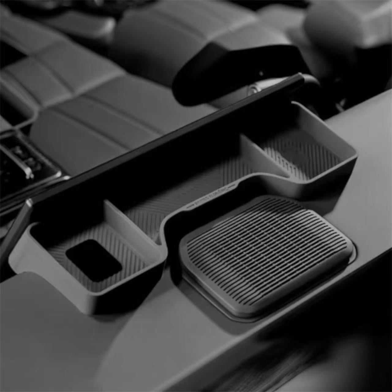 Screen Rear Storage Box - Jetour G700 | صندوق خلف الشاشة