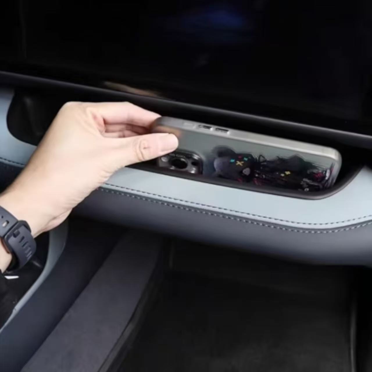Front Passenger Storage Mat - BYD Leopard 5 - صندوق تخزين الراكب الأمامي