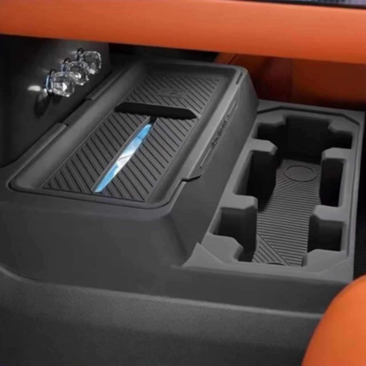 Multifunctional Storage Box with Tissue Holder - Jetour G700 | صندوق تخزين متعدد