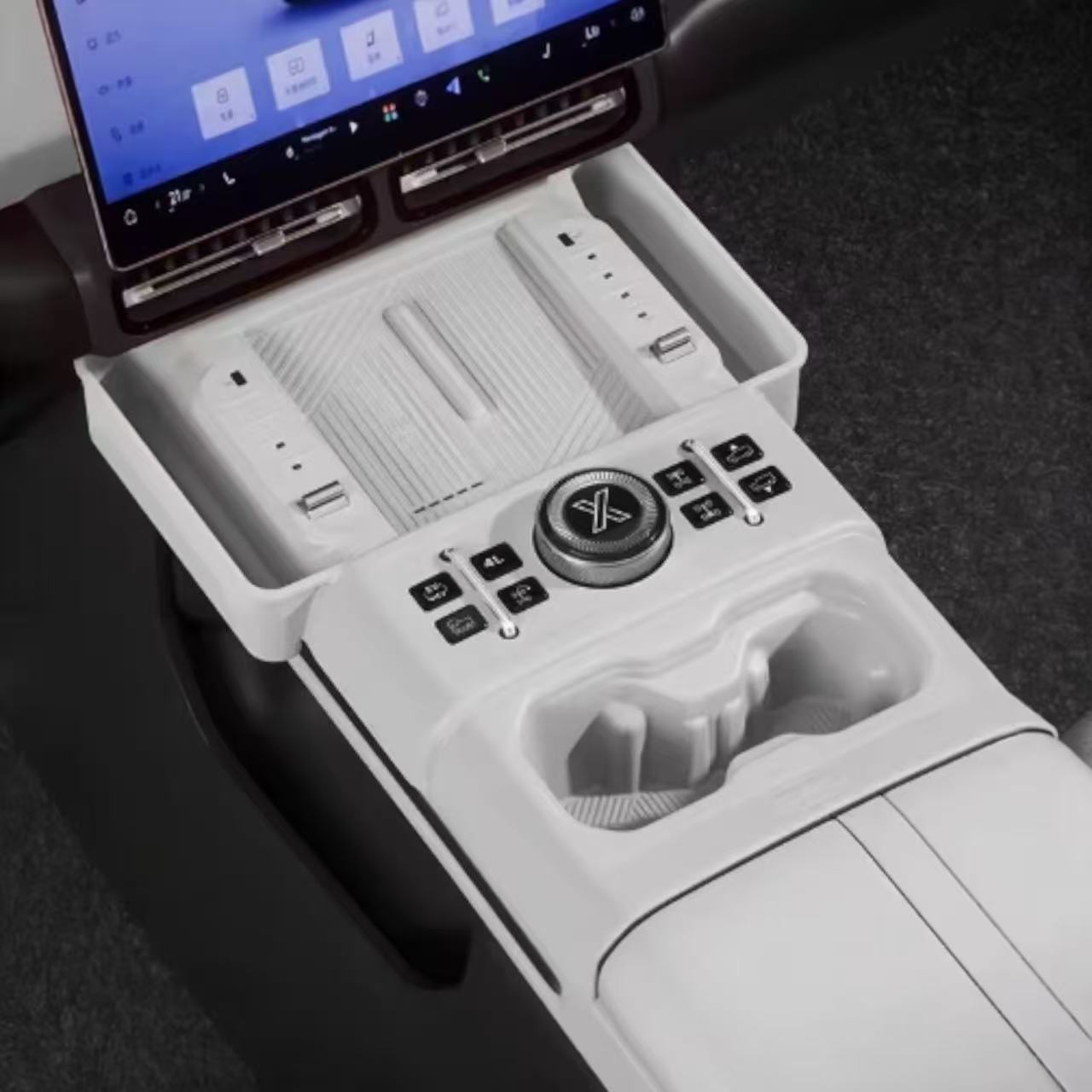 Full Wireless Charging Pad - Jetour G700 | ربلة شحن كاملة